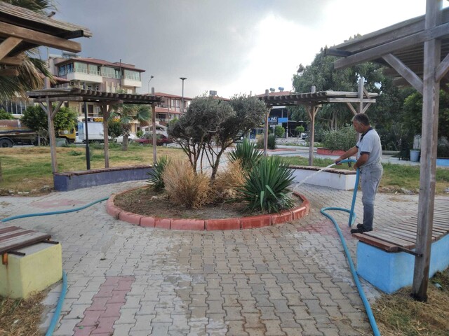 PARK VE YEŞİL ALANLARIMIZI YENİLİYOR, İLÇEMİZİ GÜZELLEŞTİRİYORUZ.