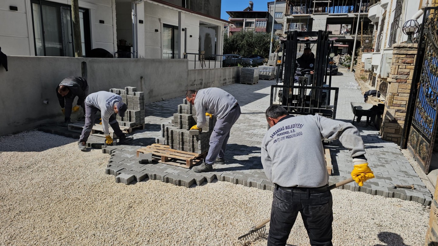 SAMANDAĞ BELEDİYESİ YOL YENİLEME ÇALIŞMALARINA HIZ VERDİ.
