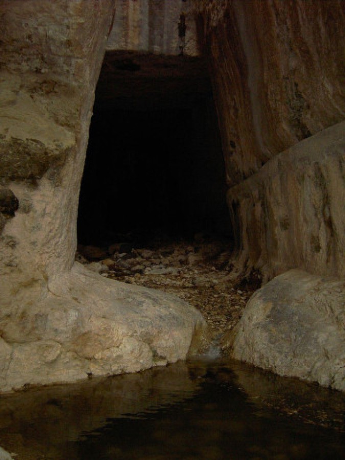 TİTUS TÜNELİ